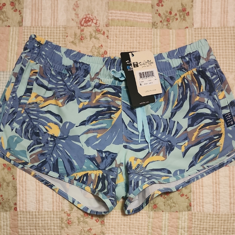 Salt Life Women's Light Blue Tropical Leaf Athletic Shorts